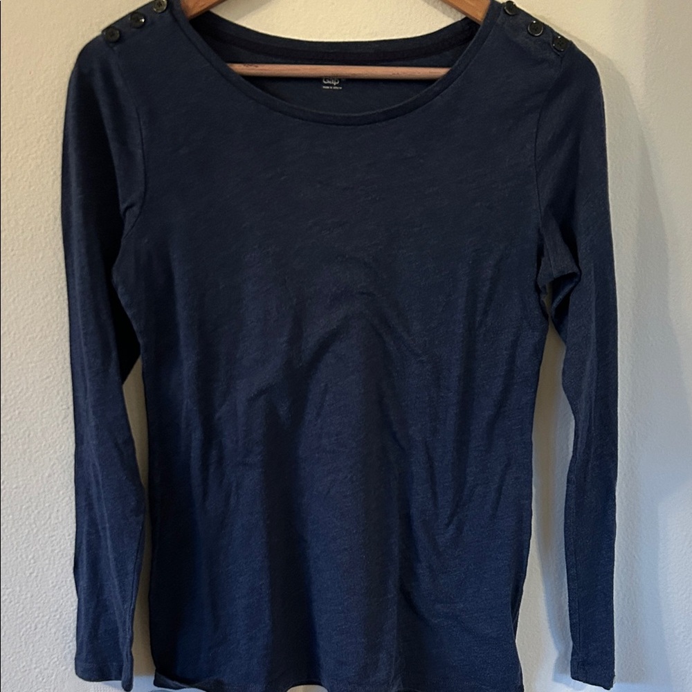 👚GAP Midnight Blue Long Sleeve Tee with Button Accents